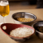 Como harmonizar cervejas artesanais com queijos: guia completo